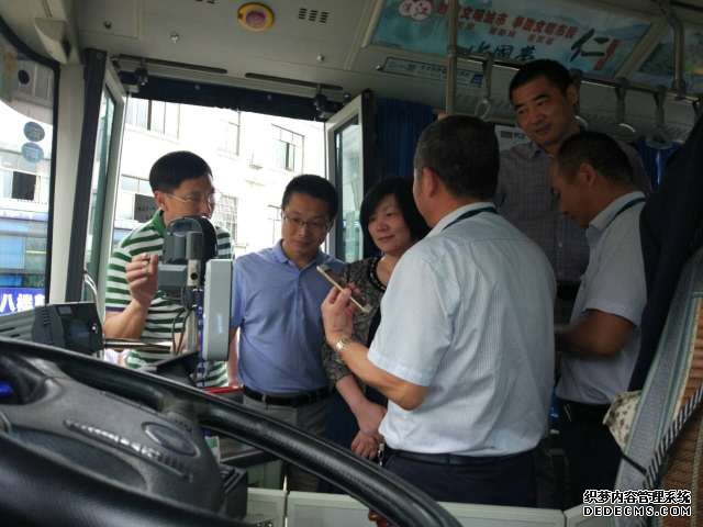 省运管局局长胡嘉临来浦实地考察公交试点工作